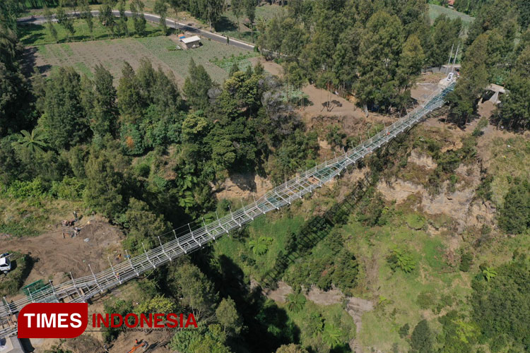 Pemandangan Jembatan Kaca Seruni Poin Bromo yang telah selesai dikerjakan. (Foto: Dokumen/TIMES Indonesia)