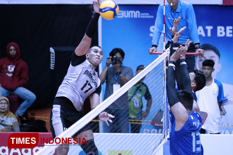 Tim putra Jakarta Bhayangkara Presisi berhasil tundukan Sukun Badak dengan angka 3-1 dalam lanjutan Proliga 2023 hari terakhir di Purwokerto. (foto: PBVSI For TIMES Indonesia)