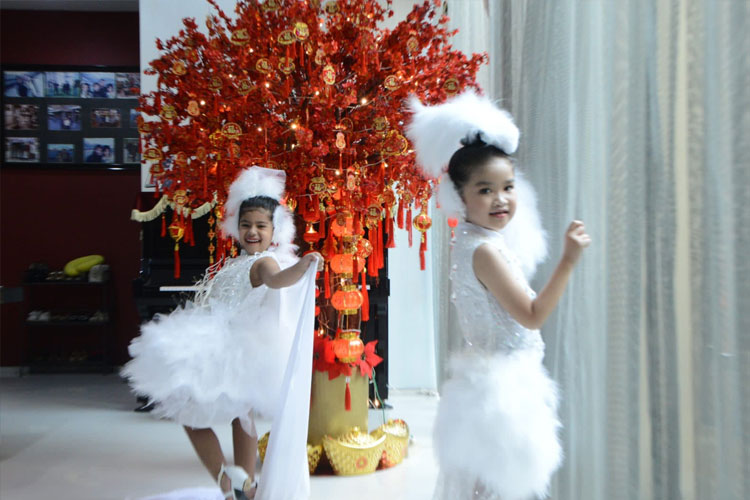 Foto : Model cilik Belgin Abdullah beraksi saat sesi photo shoot jelang tampil di Kids Runway SFR 2023, Minggu (15/1/2023). (Foto: Dok. Belgin Abdullah)