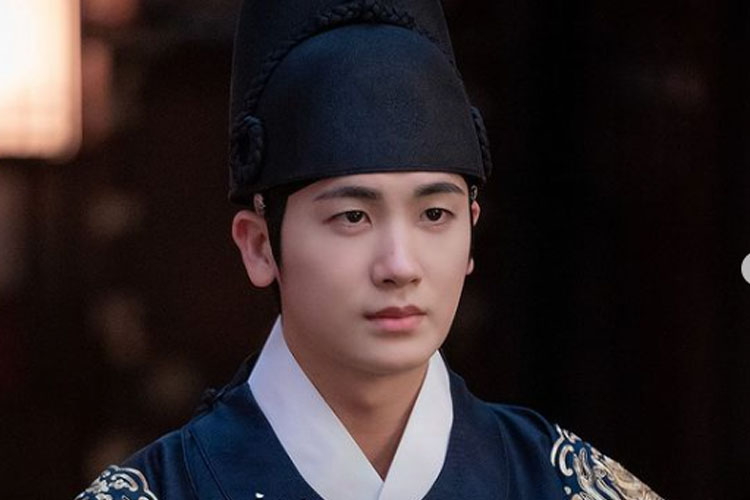 Our Blooming Youth, Kutukan Misterius untuk Pangeran Park Hyung Sik 