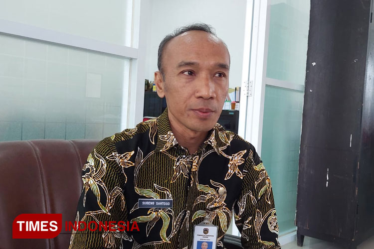 Kepala Bagian Ekonomi Pemkab Pacitan, Sugeng Santoso saat mengatakan di kantornya soal perkembangan Perusda (FOTO: Rojihan/TIMES Indonesia)
