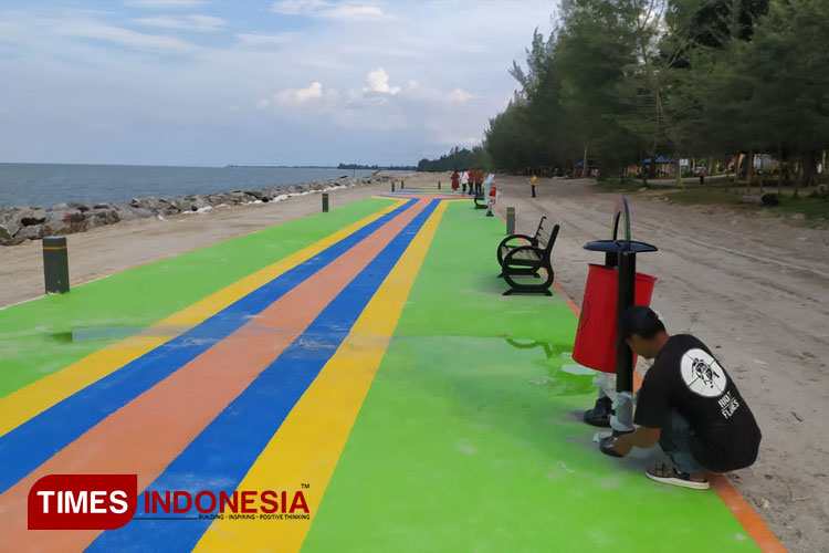 Suasana Pantai Arung Dalam, Koba,.Bangka Tengah setelah dibangun pengamanan pantai (Foto : FK for TIMES Indonesia).