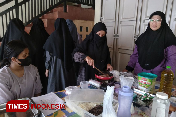 Rahmi-Farida-2.jpg