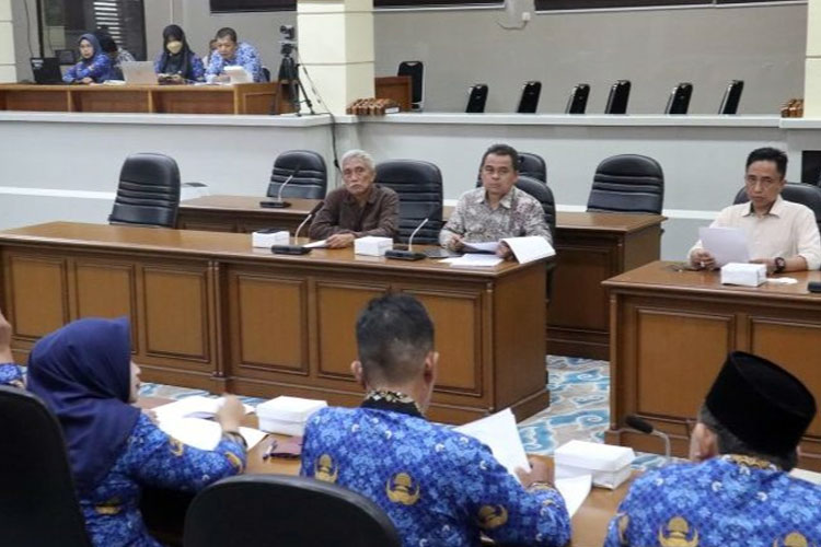 Rapat kerja komisi II dan DPRKP Kota Cirebon bahas evaluasi program kerja DPRKP. (Foto: Humas DPRD Kota Cirebon) 