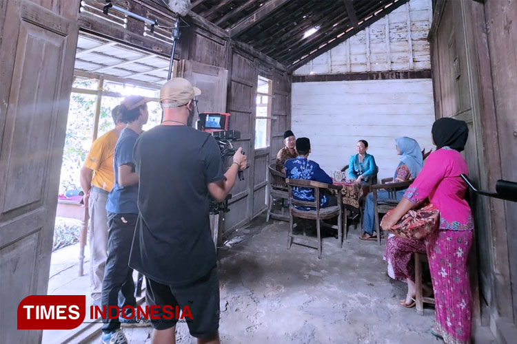 Proses syuting film dokumenter 'Land of Blessings' di Lamongan. (FOTO: Disparbud Lamongan for TIMES Indonesia)