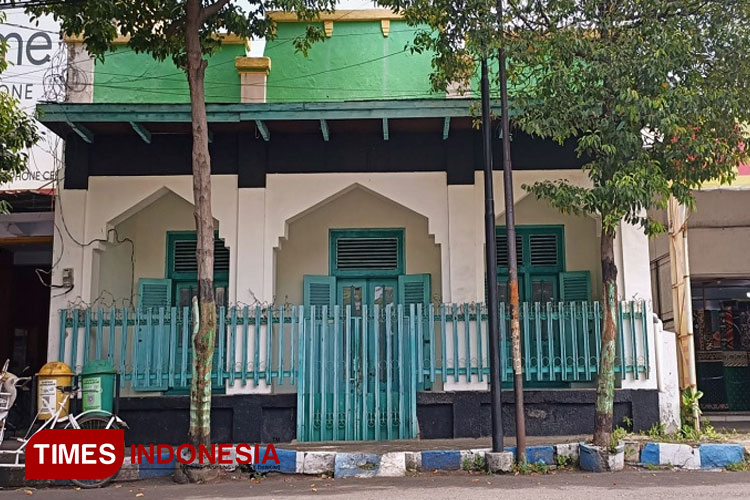 Salah satu bangunan di jalan Dokter Sutomo, Kota Probolinggo ini bagian dari Kampung Pecinan Probolinggo. (Foto: Ishomuddin/TIMES Indonesia)