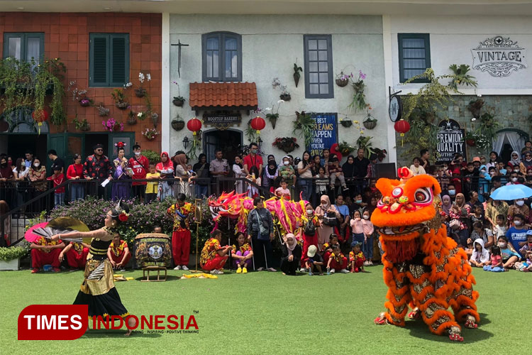 Keseruan Imlek di Matos, dari Lomba Lukis, Fashion Show hingga Meme Tole