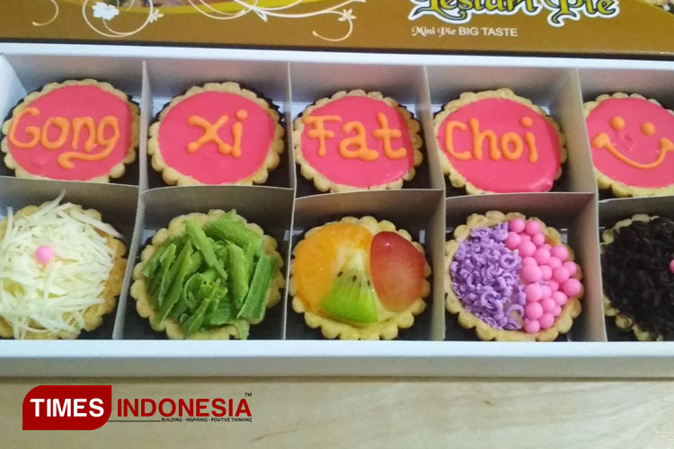 Pie produk Lestari Pie Buatan Panji Kusumah siap dikirim kepada pemesannya, Minggu (22/1/2023) (Harniwan Obech/TIMES Indonesia)