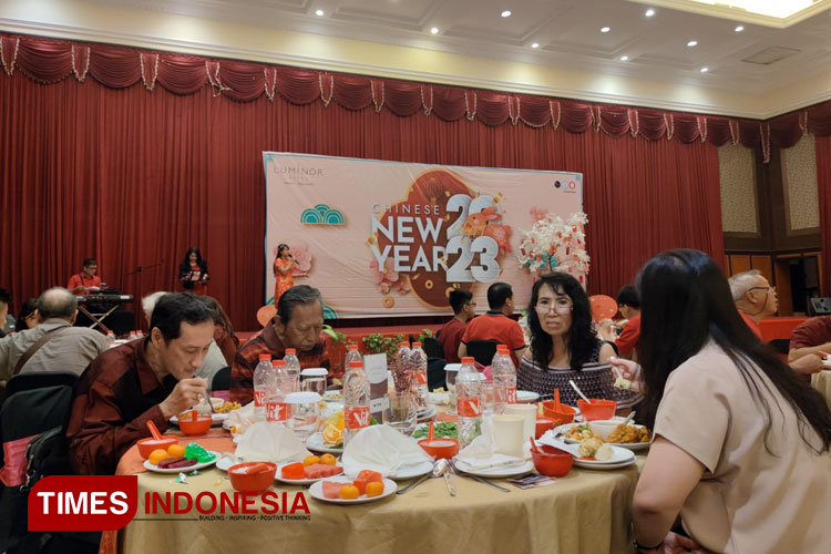 Moment makan bersama di malam Tahun Baru Imlek yang digelar Luminor Hotel Jember. (Foto: Siti Nur Faizah/TIMES Indonesia)
