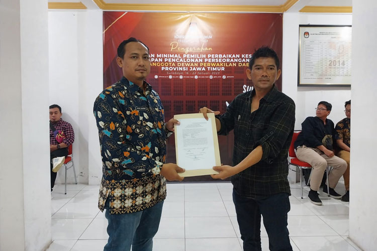 17 Bakal Calon DPD Serahkan Dokumen Syarat Dukungan Perbaikan ke KPU Jatim