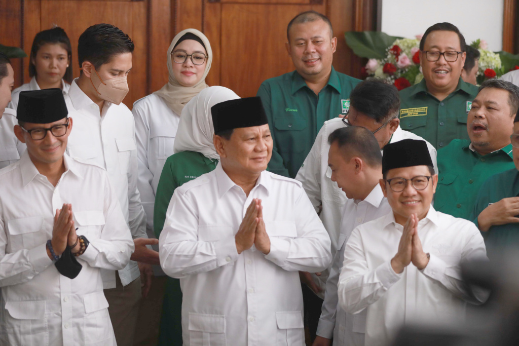 Ketua Umum Partai Gerindra Prabowo Subianto, Ketua Umum Partai Kebangkitan Bangsa (PKB) Muhaimin Iskandar dan Wakil Ketua Dewan Pembina Gerindra Sandiaga Uno saat membuka Sekretariat Bersama (Sekber) Partai Gerindra - PKB di Jakarta