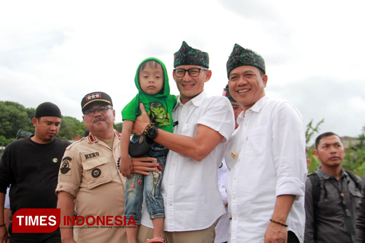 Menparekraf RI Sandiaga S Uno mengunjungi Desa Wisata Citalutug, di Desa Baros Kec Arjasari, Kab Bandung. (FOTO: Iwa/TIMES Indonesia)