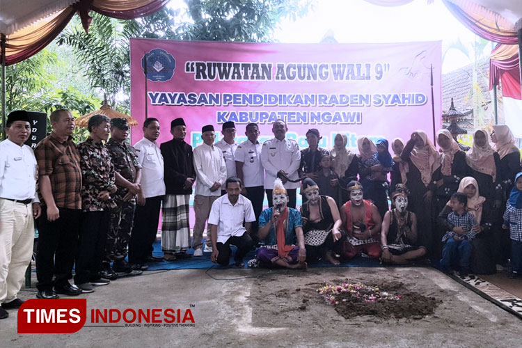 Ruwatan Wali 9 dalam rangka peletakan batu pertama sekolah seni budaya yayasan pendidikan Raden Syahid Kabupaten Ngawi. (FOTO: Miftakul/TIMES Indonesia)