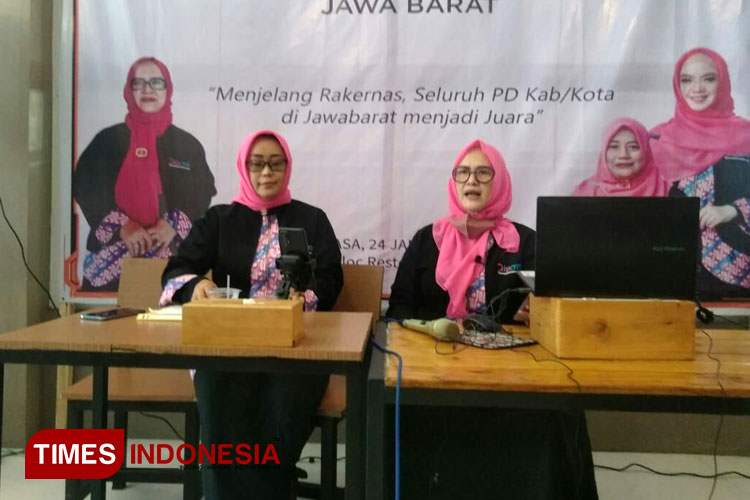 Dr. Irma Bastaman memberikan sambutan pada acara Rapat Kerja Wilayah Jawa Barat. (Foto : Djarot/TIMES Indonesia)     