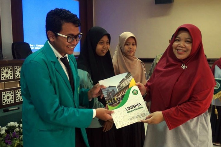 Penyerahan-buku.jpg