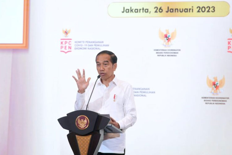 Presiden Jokowi saat memberikan sambutan pada Rakornas Transisi Penanganan Covid-19 dan Pemulihan Ekonomi Nasional (PCPEN) Tahun 2023, di Gedung AA Maramis, Jakarta, Kamis (26/01/2023). (FOTO: BPMI Setpres) 