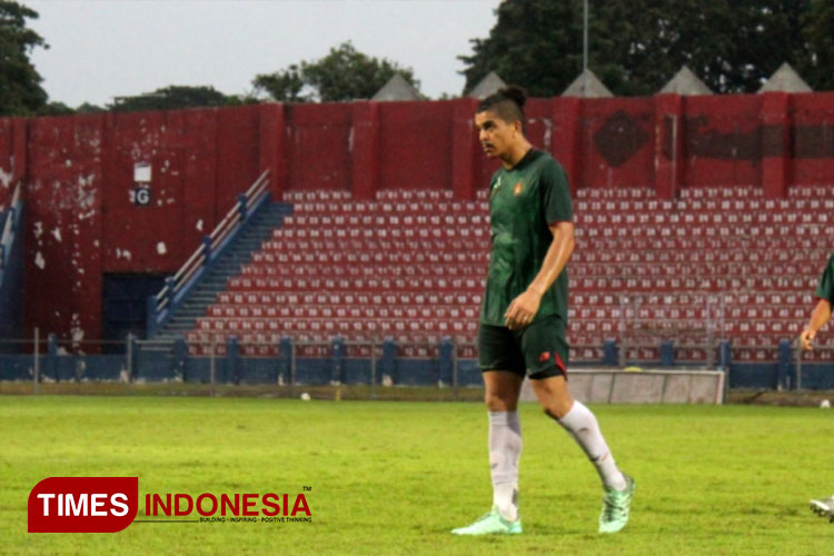 Melawat ke Markas Borneo FC, Bek Baru Persik Kediri Anderson Ikut Dibawa 