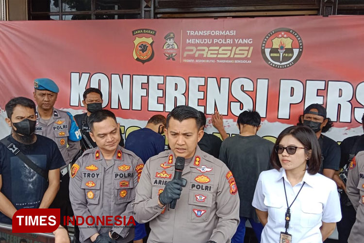 Konferensi pers Polres Cirebon Kota terkait pengungkapan kasus pencurian dengan kekerasan. (Foto. Muslimin/TIMES Indonesia) 