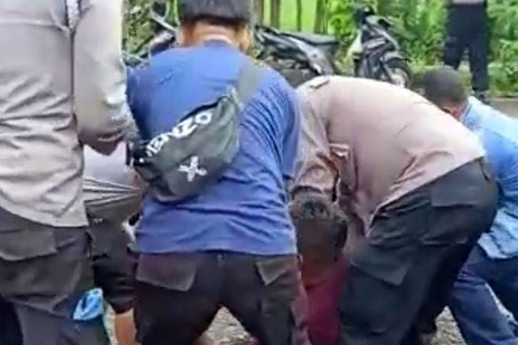 Viral, Video Dramatis Penangkapan Pelaku Begal di Kotaanyar Probolinggo oleh Polisi Banyuglugur