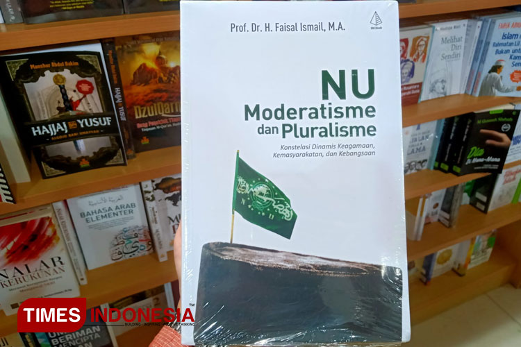Buku berjudul NU, Moderatisme, dan Pluralisme karya Prof Faisal Ismail. (FOTO: Moh Ramli/TIMES Indonesia)