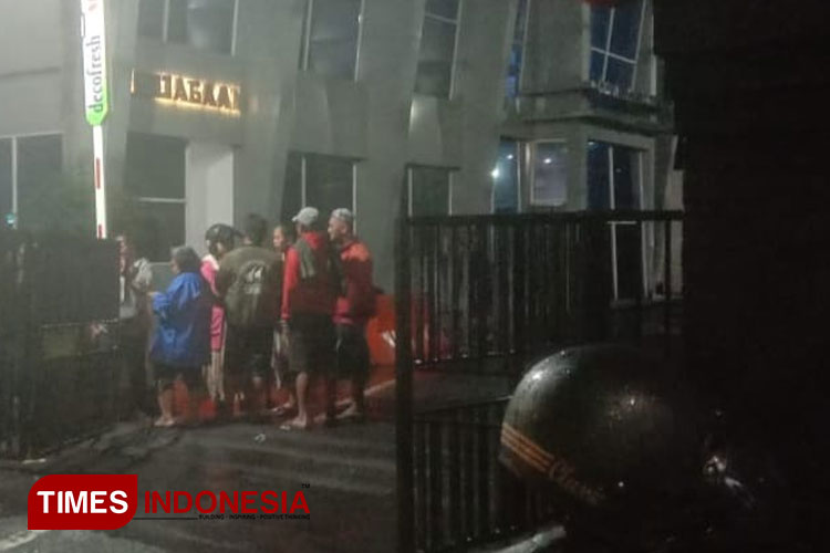 Keluarga Massa Aksi Demo Ricuh di Kantor Arema FC Datangi Kantor Polisi