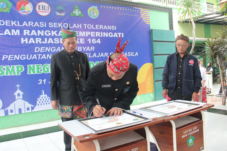 Deklarasi-Sekolah-Toleransi-SMPN-1-Gedangan-1.jpg