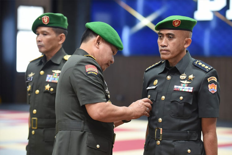 Kol Inf. Henry Setyono Jabat Kadispsiad.