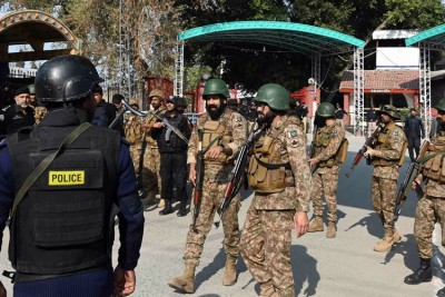 Korban Meninggal Bom Bunuh Diri Di Masjid Peshawar Pakistan Bertambah ...