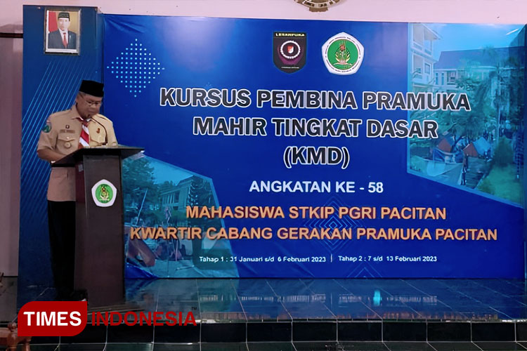 Ketua Kwarcab Gerakan Pramuka Kabupaten Pacitan, Heru Wiwoho membuka KMD angkatan 58 di STKIP PGRI Pacitan. (FOTO: STKIP for TIMES Indonesia) 