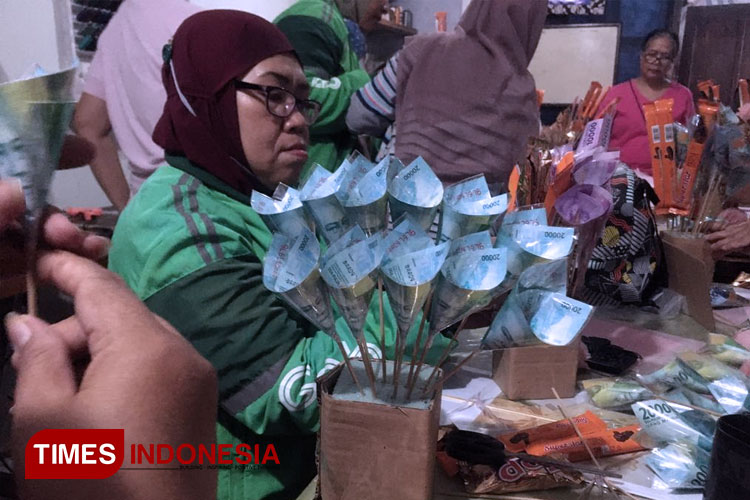 IWAPI Beri Pelatihan Menjahit dan Hand Bucket untuk Driver Ojol