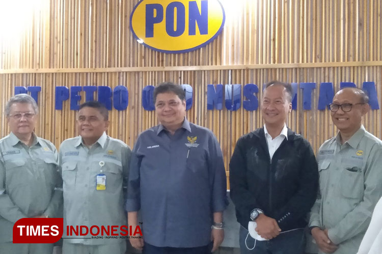 Menko Perekonomian RI Airlangga Hartarto usai mengunjungi PT Petro Oxo Nusantara (Foto: Akmal/TIMES Indonesia)