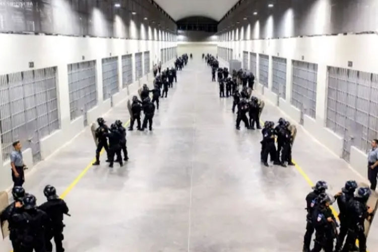 Penjara-EL-Salvador-2.jpg