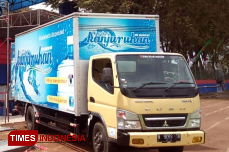 Truk-tangki-air-Perumda-Tirta-Kanjuruhan-a.jpg