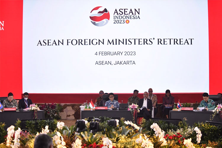 Menlu RI Retno Marsudi pimpin AMMR di Gedung ASEAN Jakarta. (FOTO: Kemenlu RI for TIMES Indonesia) 