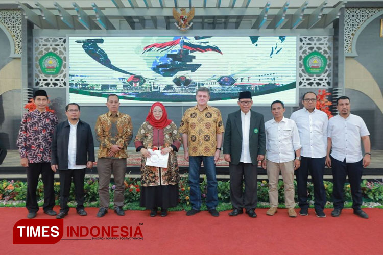 Seminar Internasional FEB Unisma Malang mendatangkan narasumber Prof. Elchin Gashimov, PhD. (Vice Rektor Moscow City University, Samara Russia). (FOTO: AJP TIMES Indonesia)