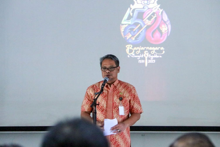Pj Bupati Banjarnegara Tri Harso Widirahmanto melaunching logo Hari Jadi Banjarnegara ke 452 (Foto: Pemkab Banjarnegara)