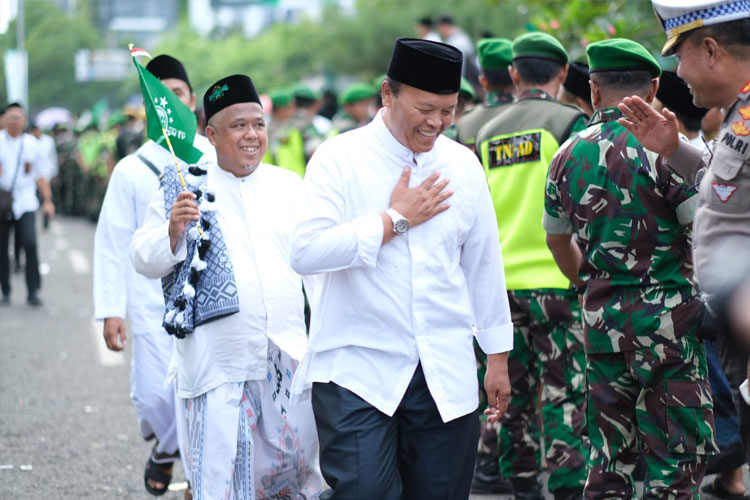 Ketua PKS Jawa Timur Irwan Setiawan hadir membersama Wakil Ketua MPR Hidayat Nur Wahid saat hadir di Puncak Resepsi 1 Abad NU di Stadion Gelora Delta Sidoarjo. (Foto: PKS Sidoarjo)