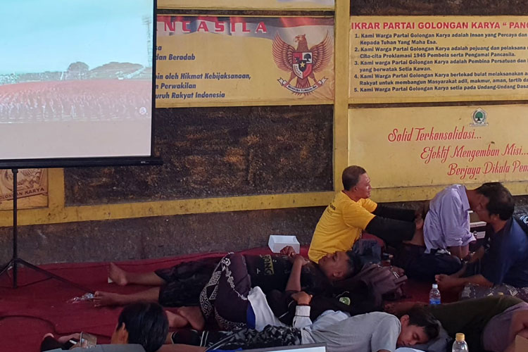 Posko-Transit-Partai-Golkar-Sidoarjo-c.jpg