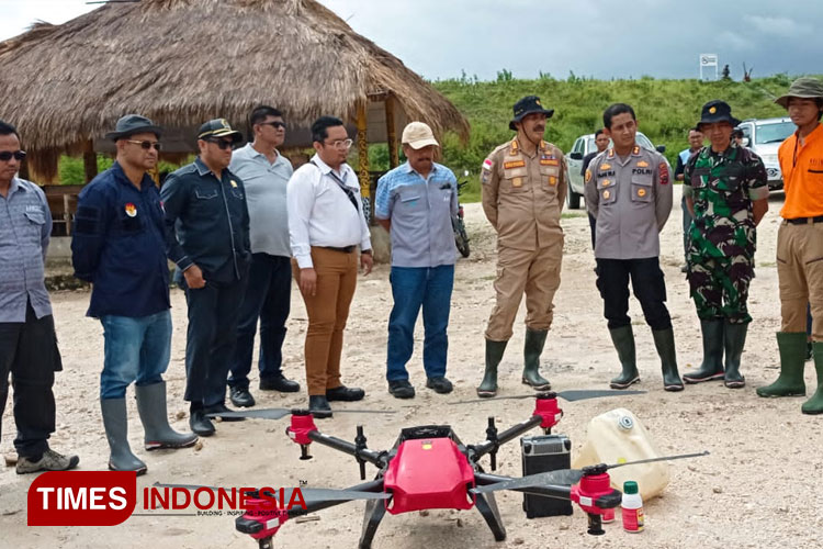 Bupati Apresiasi MSM Gunakan Drone Kendalikan Hama Belalang di Sumba Timur