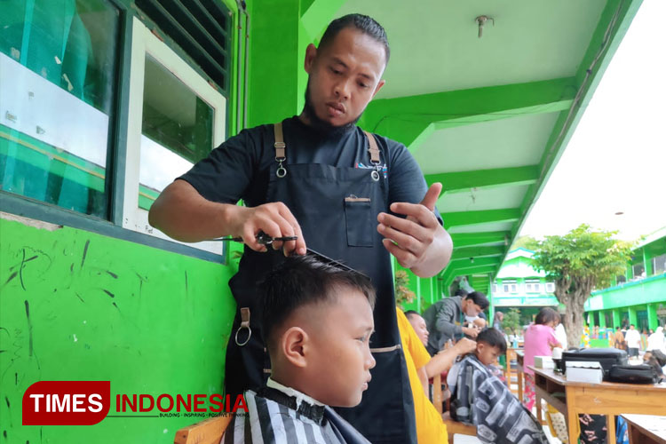 Rayakan 1 Abad NU, LP Ma'arif NU Beran Ngawi Gandeng BNC Cukur Rambut ...