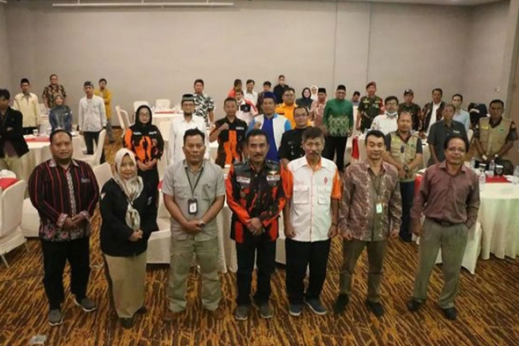 Foto KPU bersama pengurus Partai Politik saat uji publik tentang rancangan dapil. (Foto. Dok KPU Kota Cirebon) 
