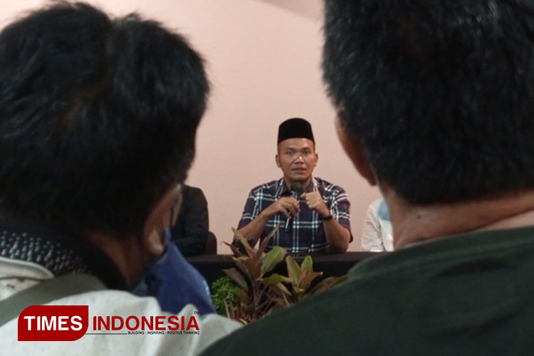 Wakil Ketua Panitia 1 Abad NU, Rahmat Hidayat Pulungan saat memberi keterangan kepada jurnalis (FOTO: Rudi Mulya/TIMES Indonesia)