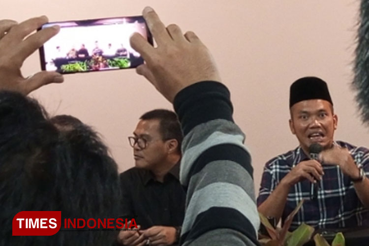 Wakil Ketua Panitia rangkaian resepsi 1 Abad NU, Rahmat Hidayat Pulungan saat memberi keterangan kepada jurnalis (Foto: Rudi Mulya/TIMES Indonesia)