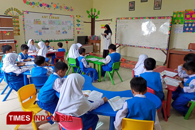 Proses belajar mengajar di Sekolah Dasar Swasta berbasis Keagamaan di Indramayu(Foto: Selamet Hidayat/TIMES Indonesia)