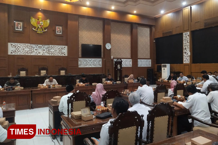 Komisi III DPRD Kota Probolinggo menggelar RDP tentang Proyek Fisik di masing-masing OPD. (Foto: Sri Hartini / TIMES indonesia)