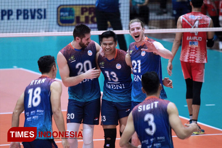 Tim voli putra, Jakarta BNI 46 tumbangkan Palembang Bank Sumsel Babel dengan skor 3-0 di putaran kedua PLN Mobile Proliga 2023 di GOR Ken Arok Malang. (FOTO: Tria Adha/TIMES Indonesia)