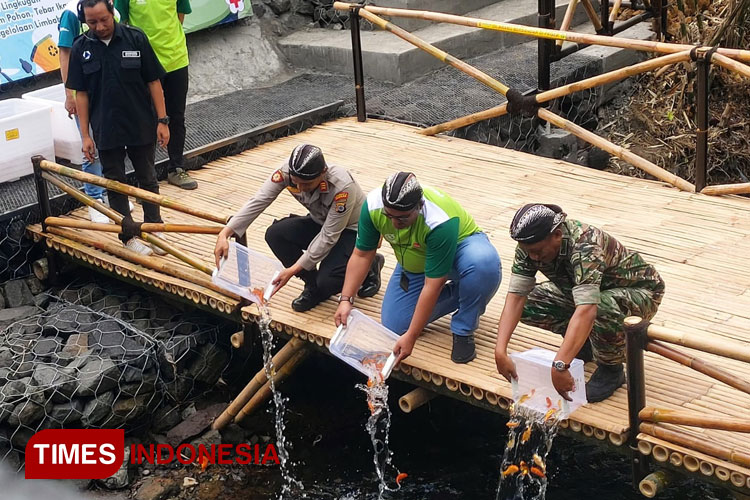 Jaga Lingkungan, PT Adhi Karya Tanam Pohon di Area Pembangunan Tol Yogyakarta-Bawen