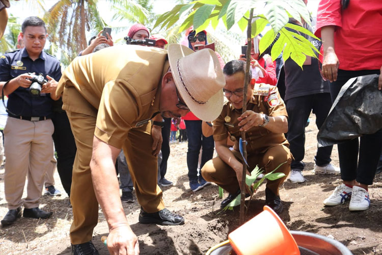 Gubernur-Maluku-2.jpg