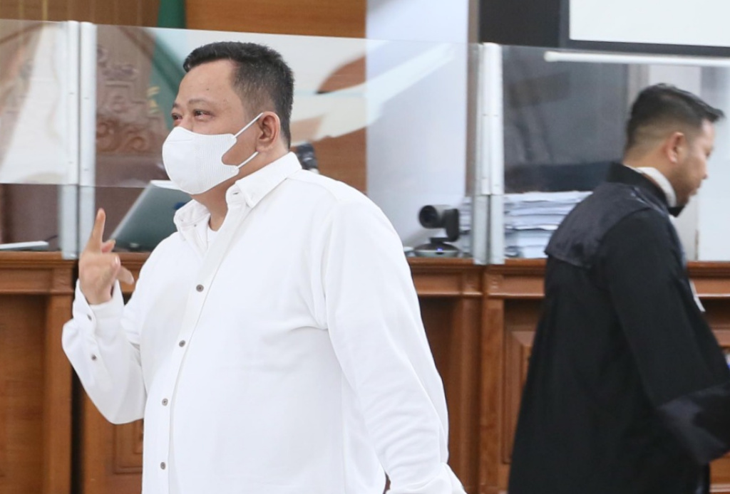 Terdakwa Kuat Ma'ruf berjalan saat akan menjalani sidang pembacaan vonis kasus pembunuhan berencana terhadap Brigadir Nopriansyah Yosua Hutabarat