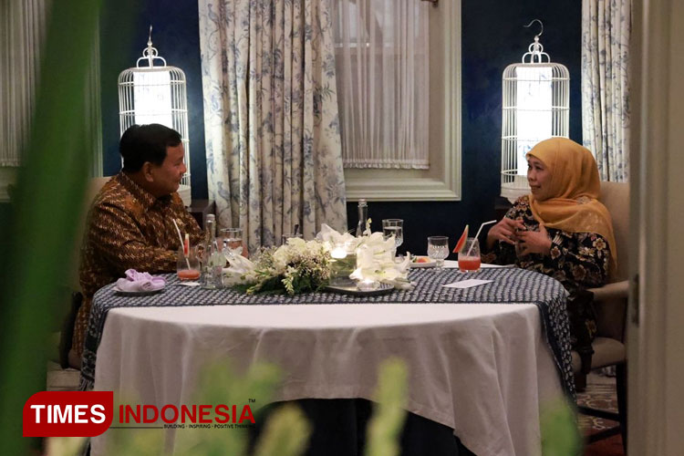 Prabowo Subianto saat melakukan pertemuan dengan Khofifah Indar Parawansa. (FOTO: Lely Yuana/TIMES Indonesia)